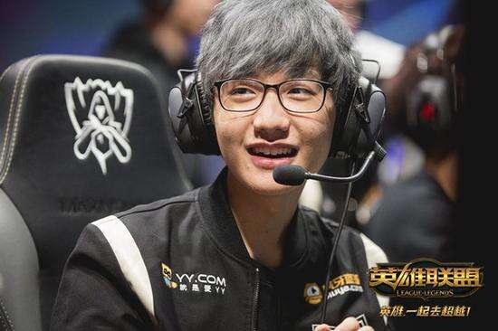 她多次利用 她多次利用