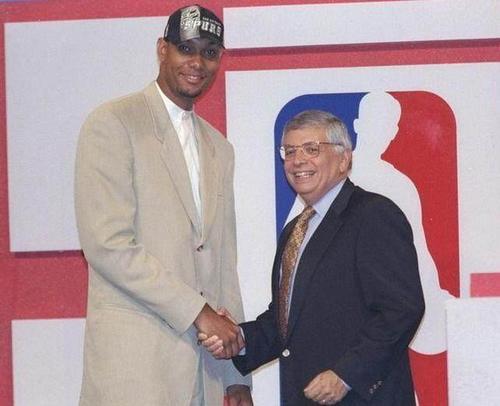 叹这位年轻 叹这位年轻