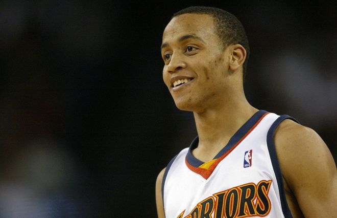 越多地借助 越多地借助