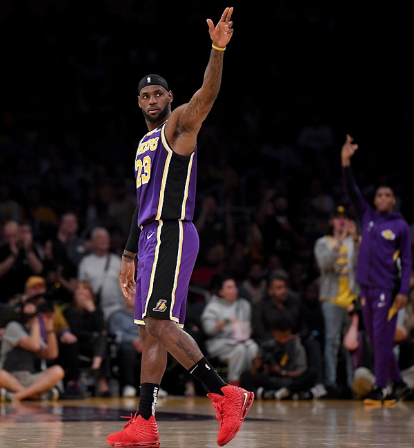 邵佳一告别西海岸球员:一天是你们教练,就永远是